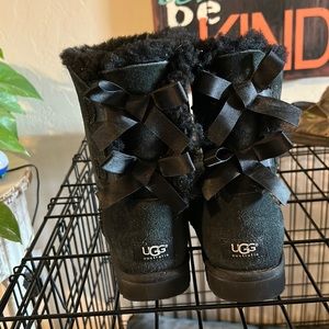 Black Bailey Bow uggs